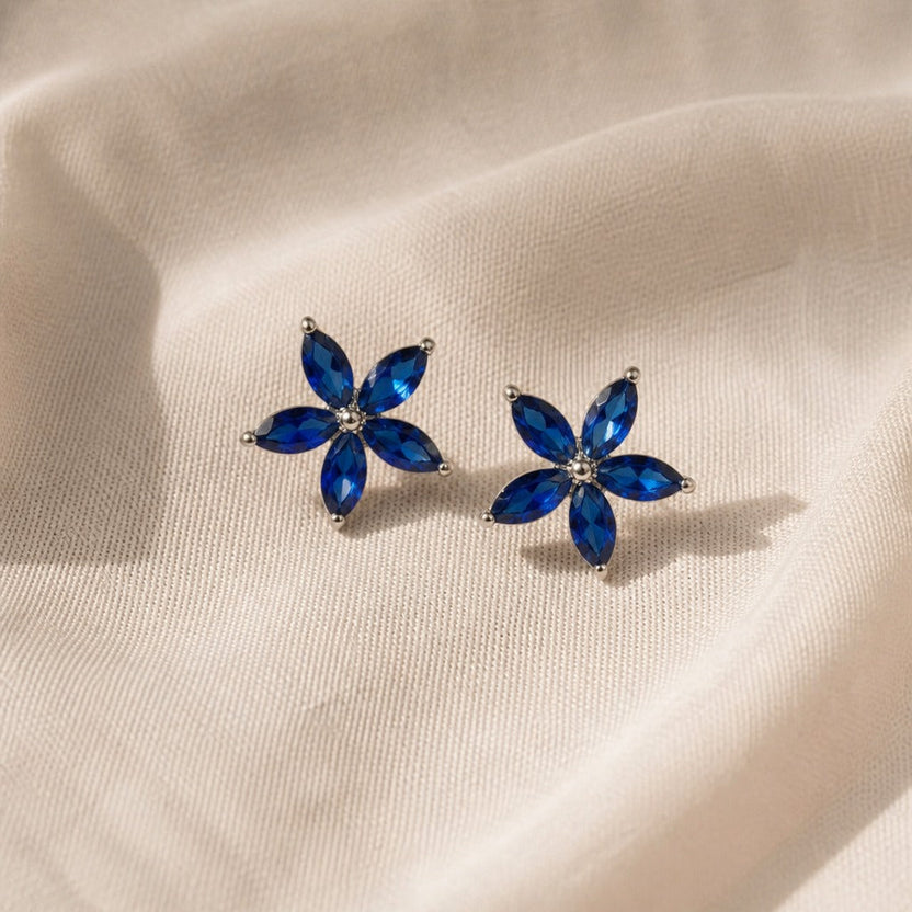 Pendientes de botón florales de circonita