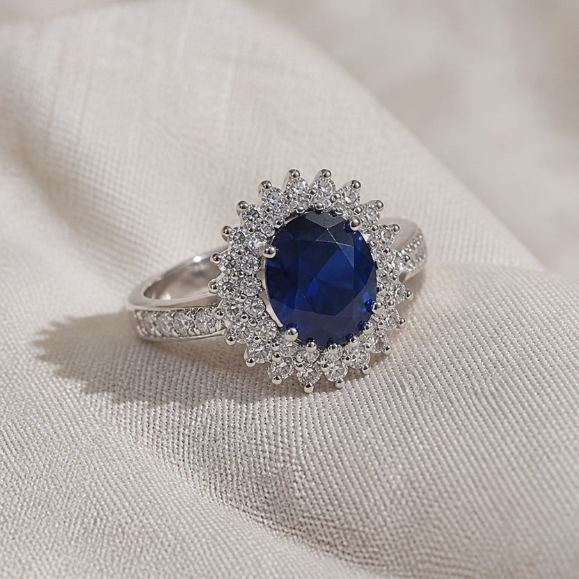 Anillo exquisito de plata con circonita cúbica azul