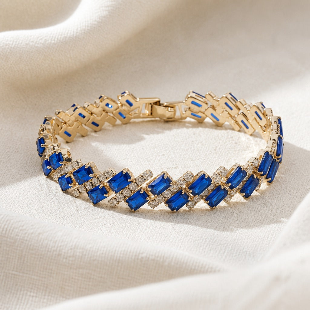 Pulsera dorada geométrica con zafiro – imagen 2