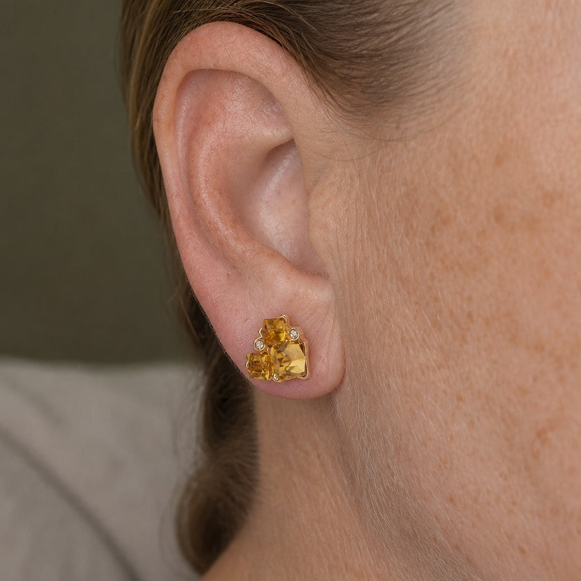 Pendientes geométricos sofisticados en ámbar
