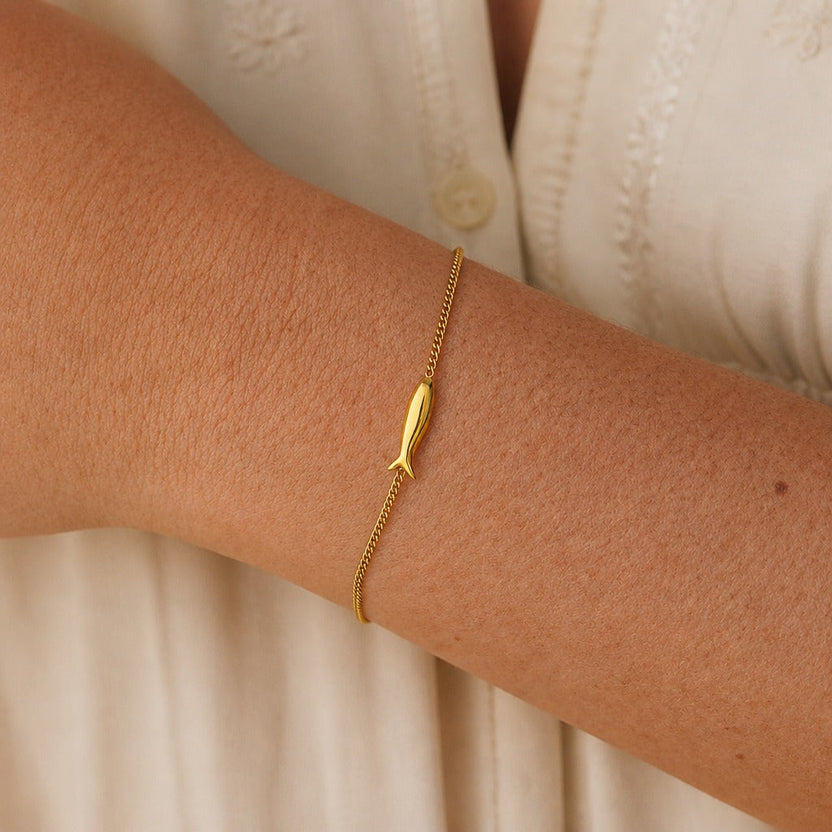 Pulsera minimalista de eslabones con pez