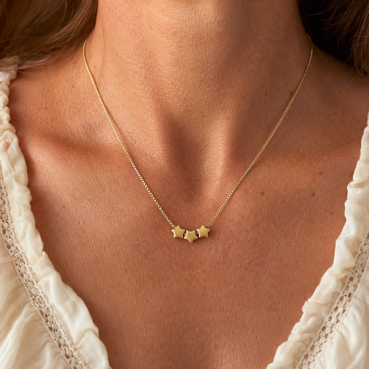 Collar celestial de tres estrellas