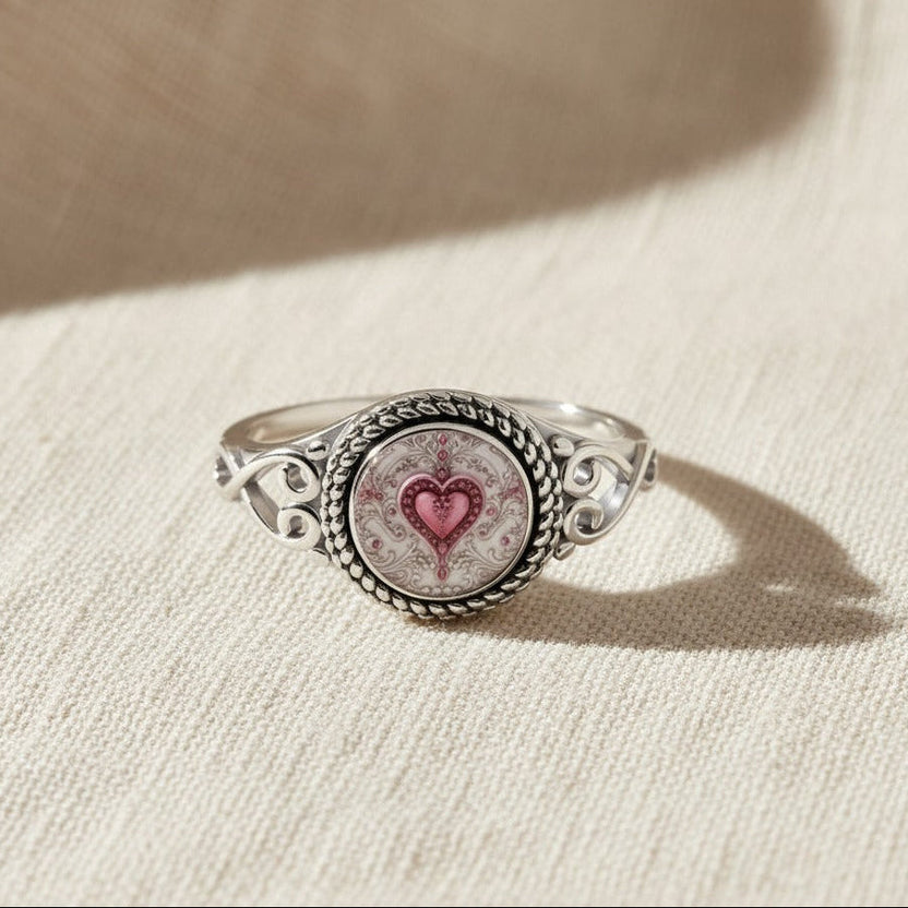 Anillo de plata con forma de corazón y flores