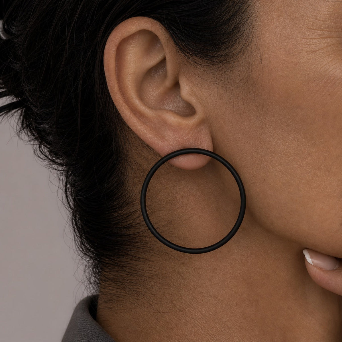 Pendientes refinados de aro hueco