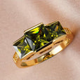Anillo de tres piedras en verde oliva – imagen 2