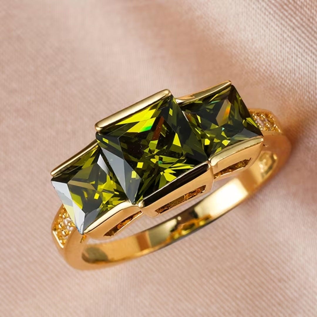 Anillo de tres piedras en verde oliva – imagen 2