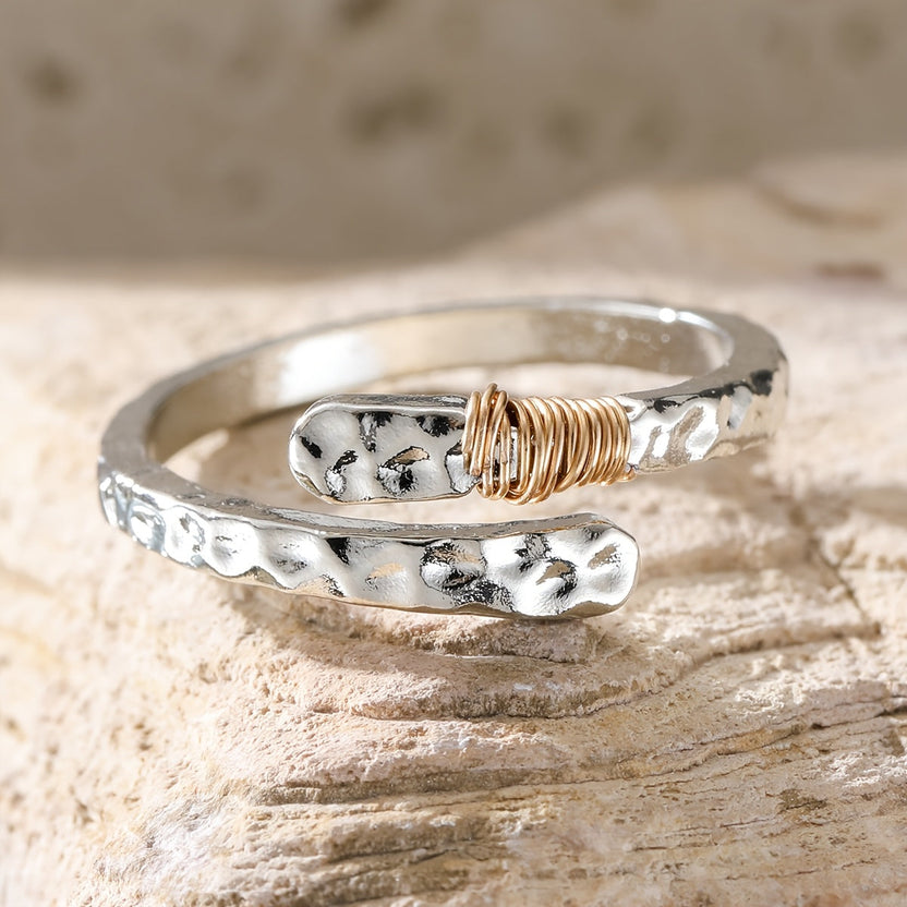 Anillo martillado de declaración