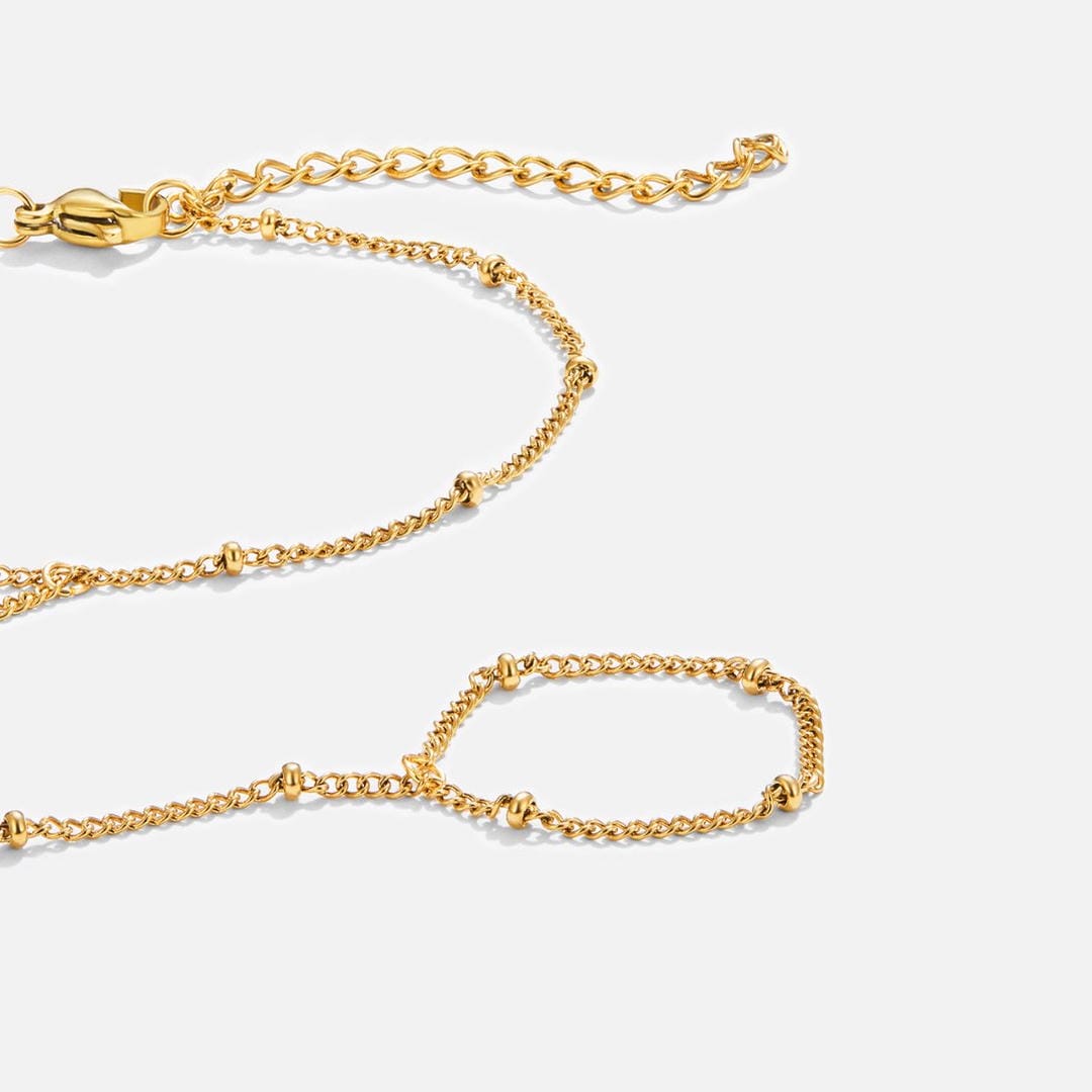 Pulsera de cadena para la mano en oro con estilo — Carmen, Lucía & Rocío