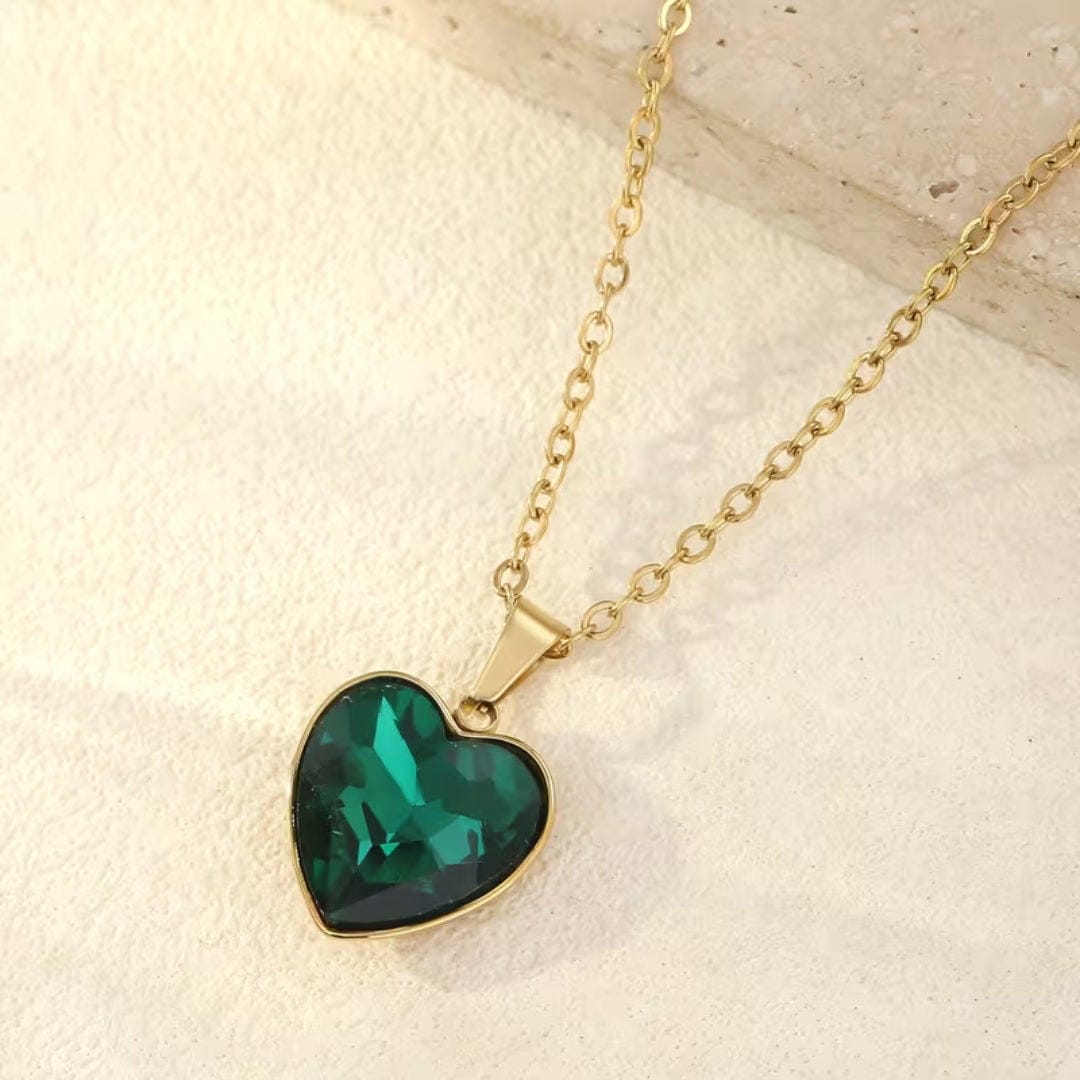 Collar con colgante de corazón esmeralda