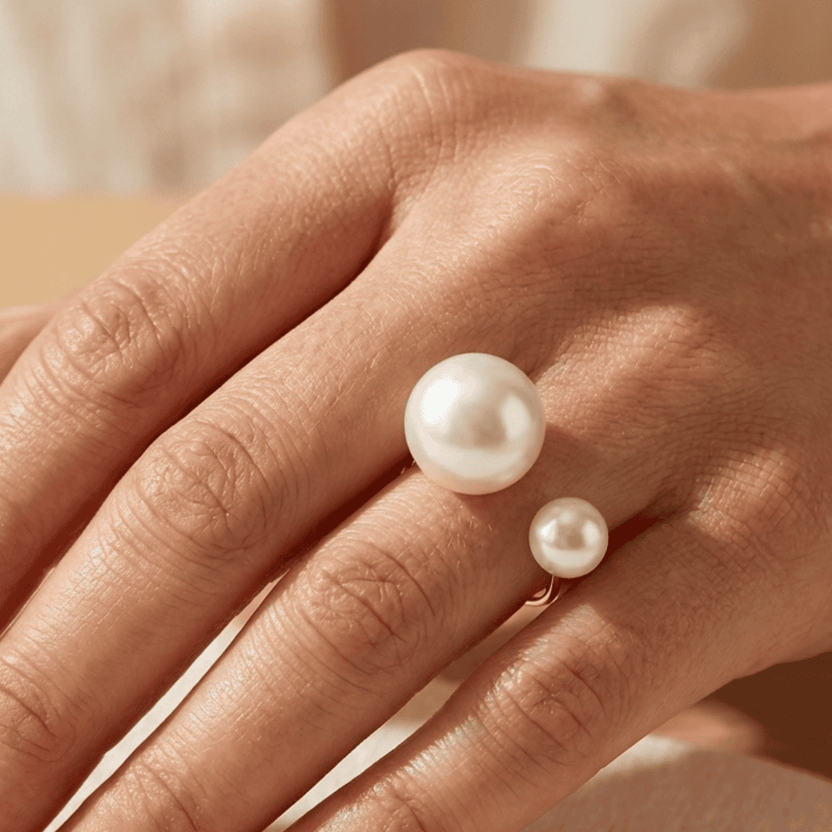 Anillo ajustable llamativo de perla doble
