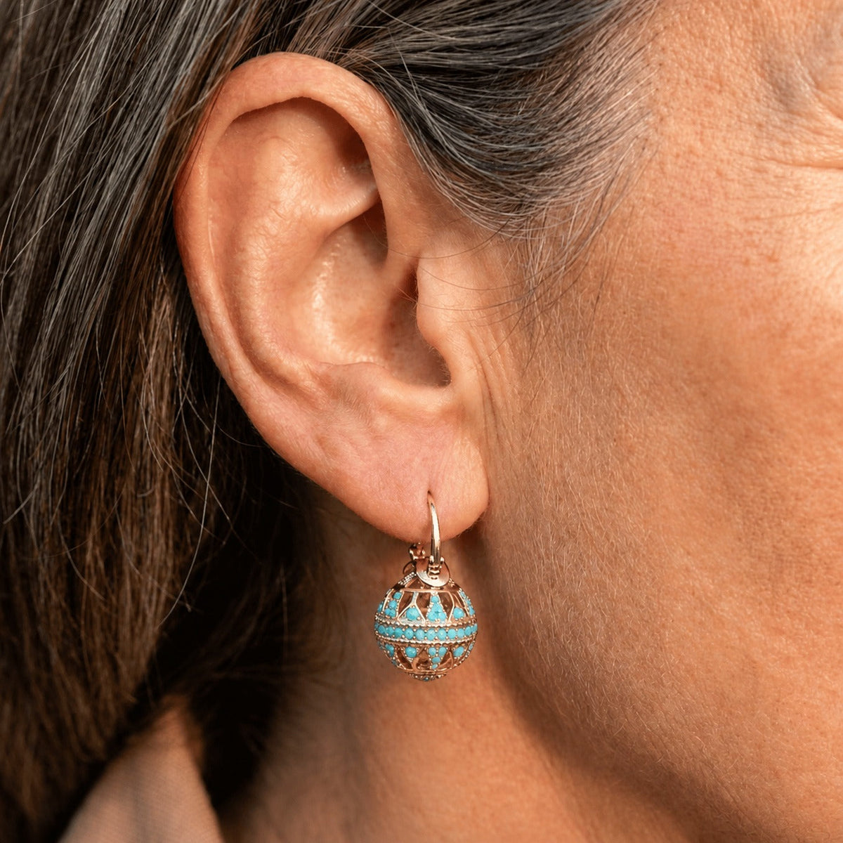 Pendientes colgantes de filigrana turquesa con esfera – imagen 3