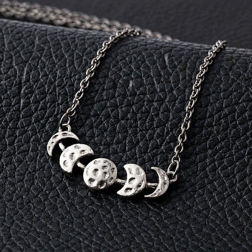 Collar con colgante de luna de herencia