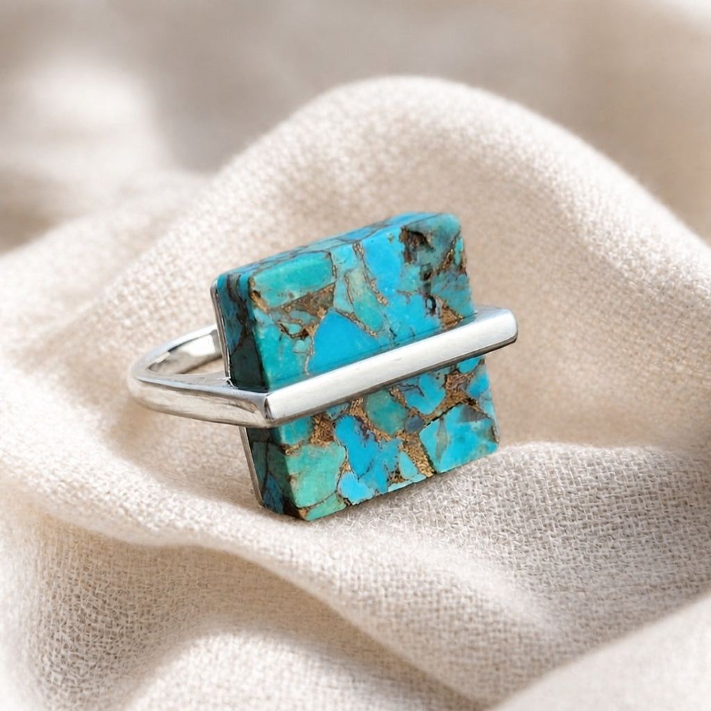 Anillo exquisito de turquesa en forma de cubo