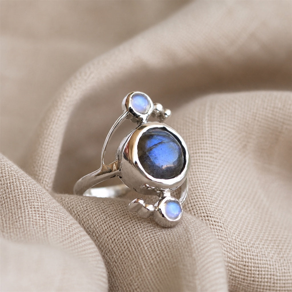 Anillo de banquete con incrustaciones de estilo francés