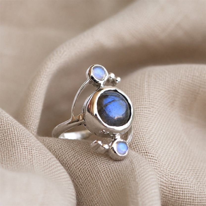 Anillo de banquete con incrustaciones de estilo francés