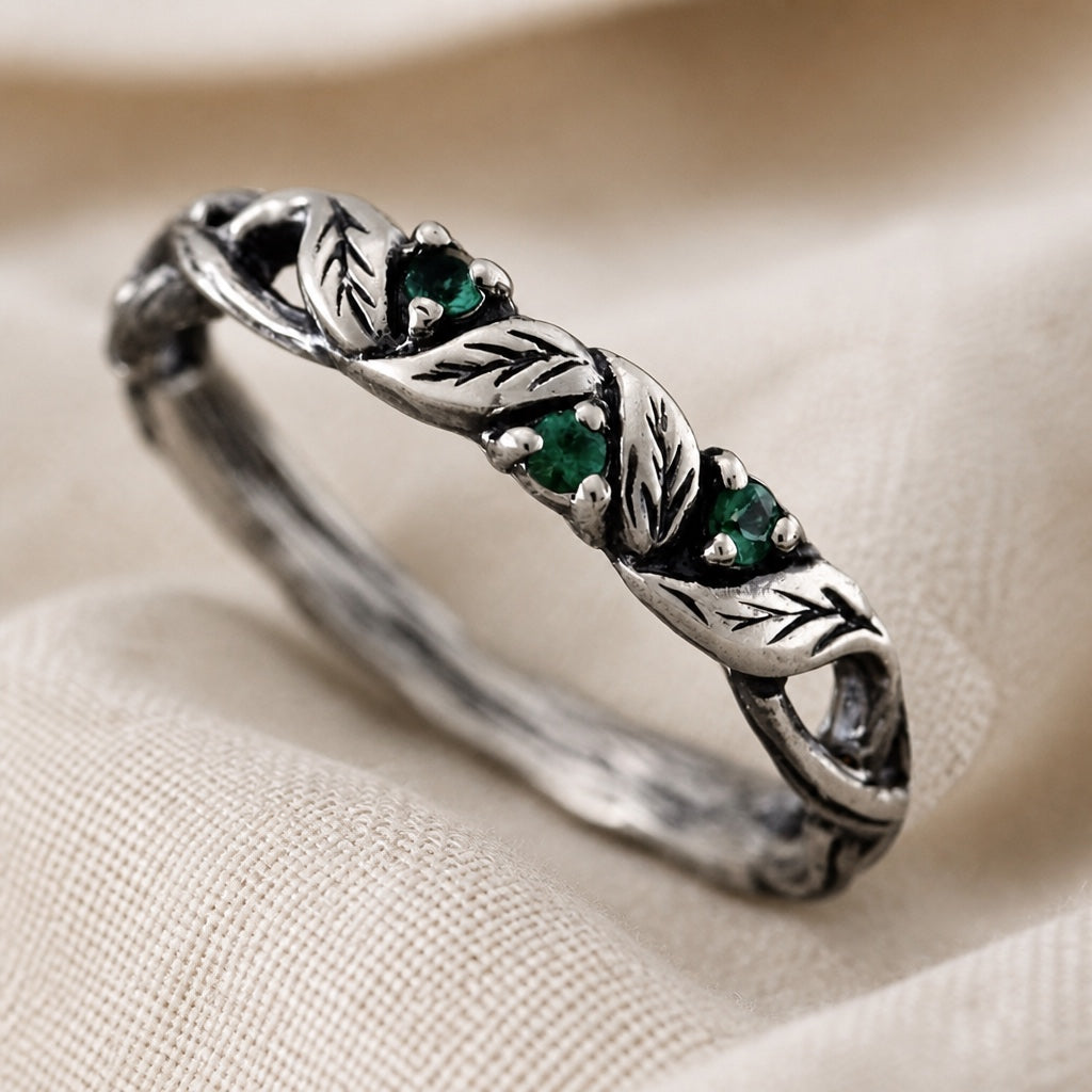 Anillo bohemio de hoja esmeralda