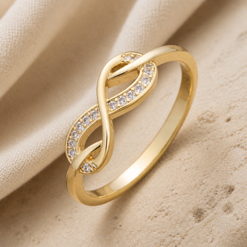 Anillo de cadena infinito dorado