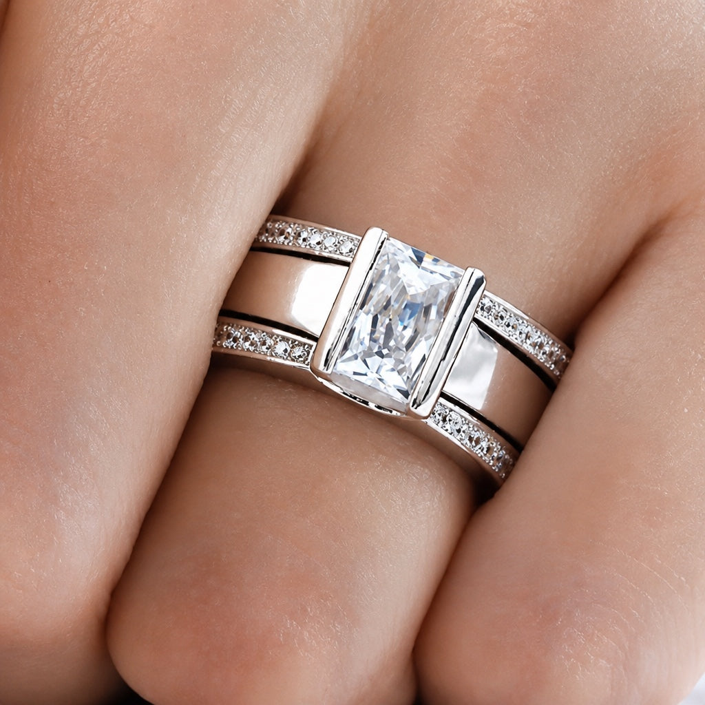 Anillo halo de oro blanco con cristal
