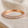 Anillo fino de cristal elegante para apilar – imagen 3