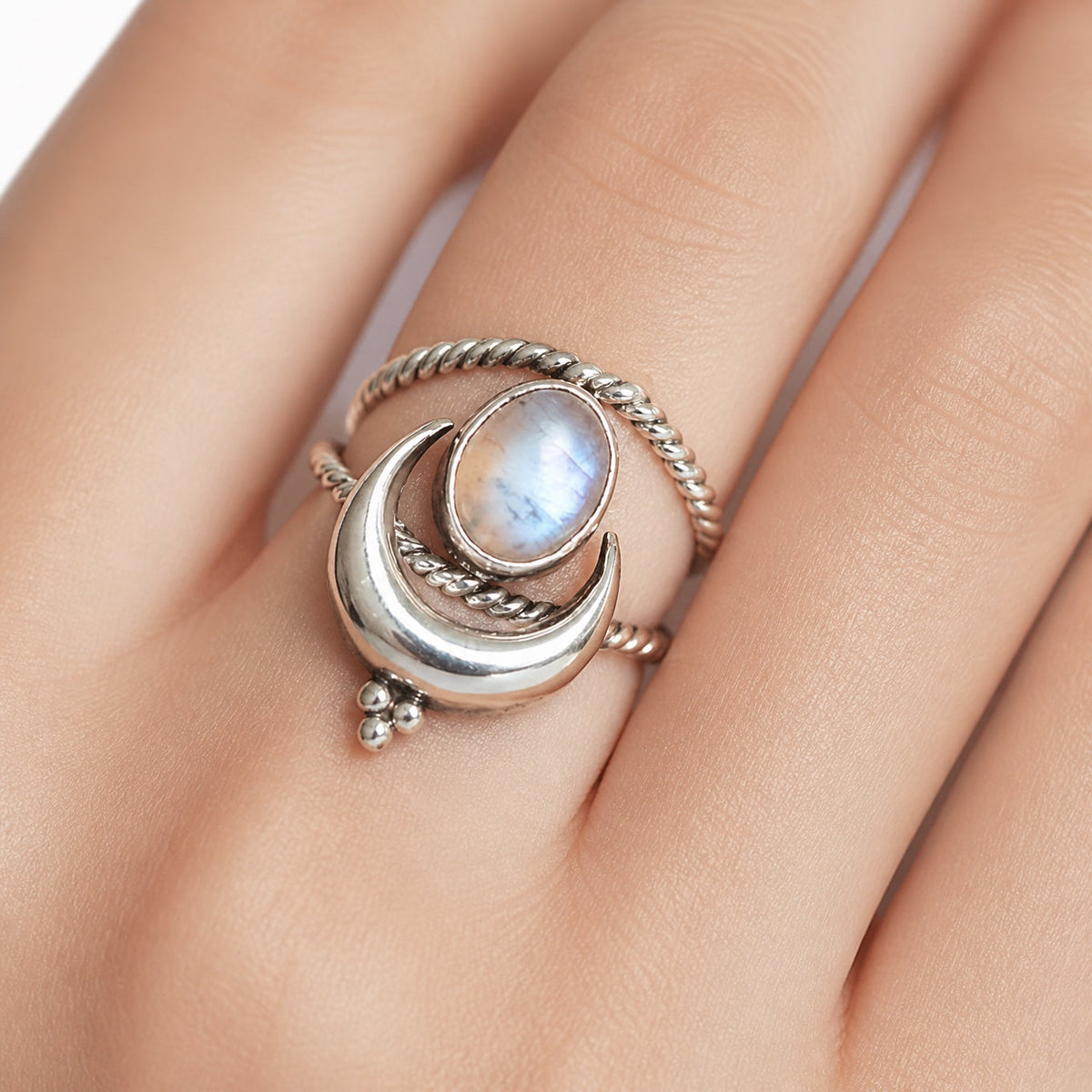 Anillo de plata con piedra lunar en forma de media luna – imagen 2