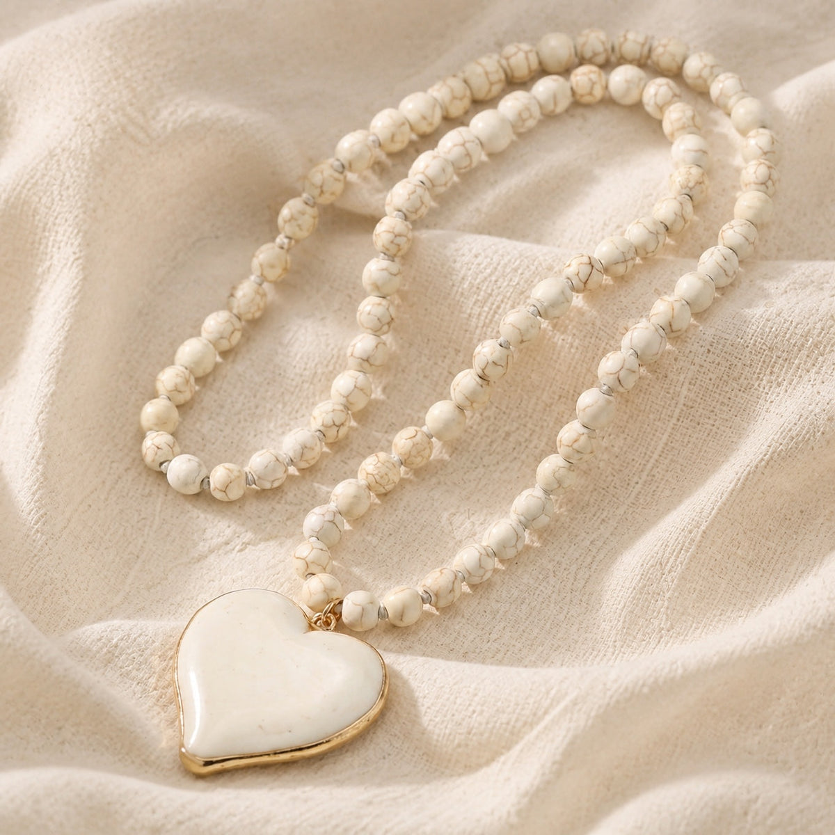 Collar de cuentas con piedra de turquesa en forma de corazón – imagen 3