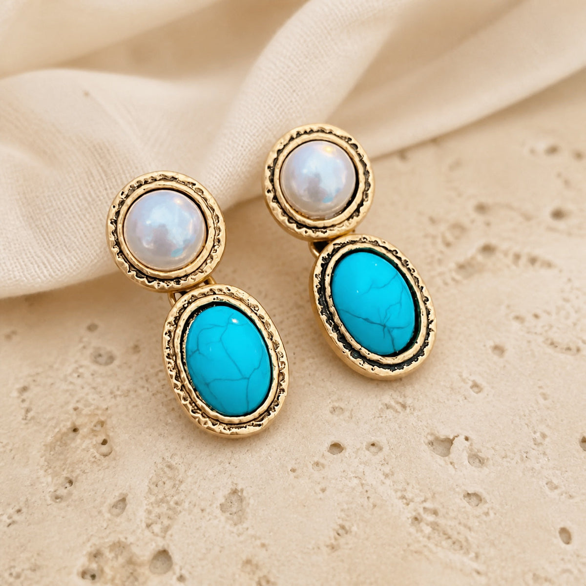 Conjunto protagonista de turquesa y perla en oro antiguo – imagen 3