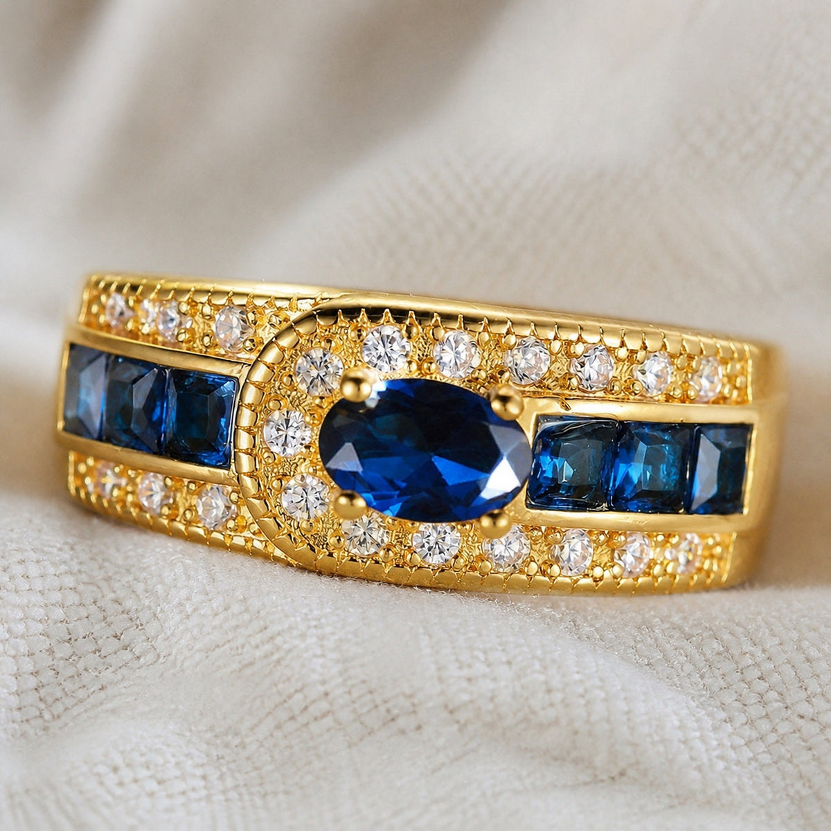 Anillo de sello real dorado con zafiro