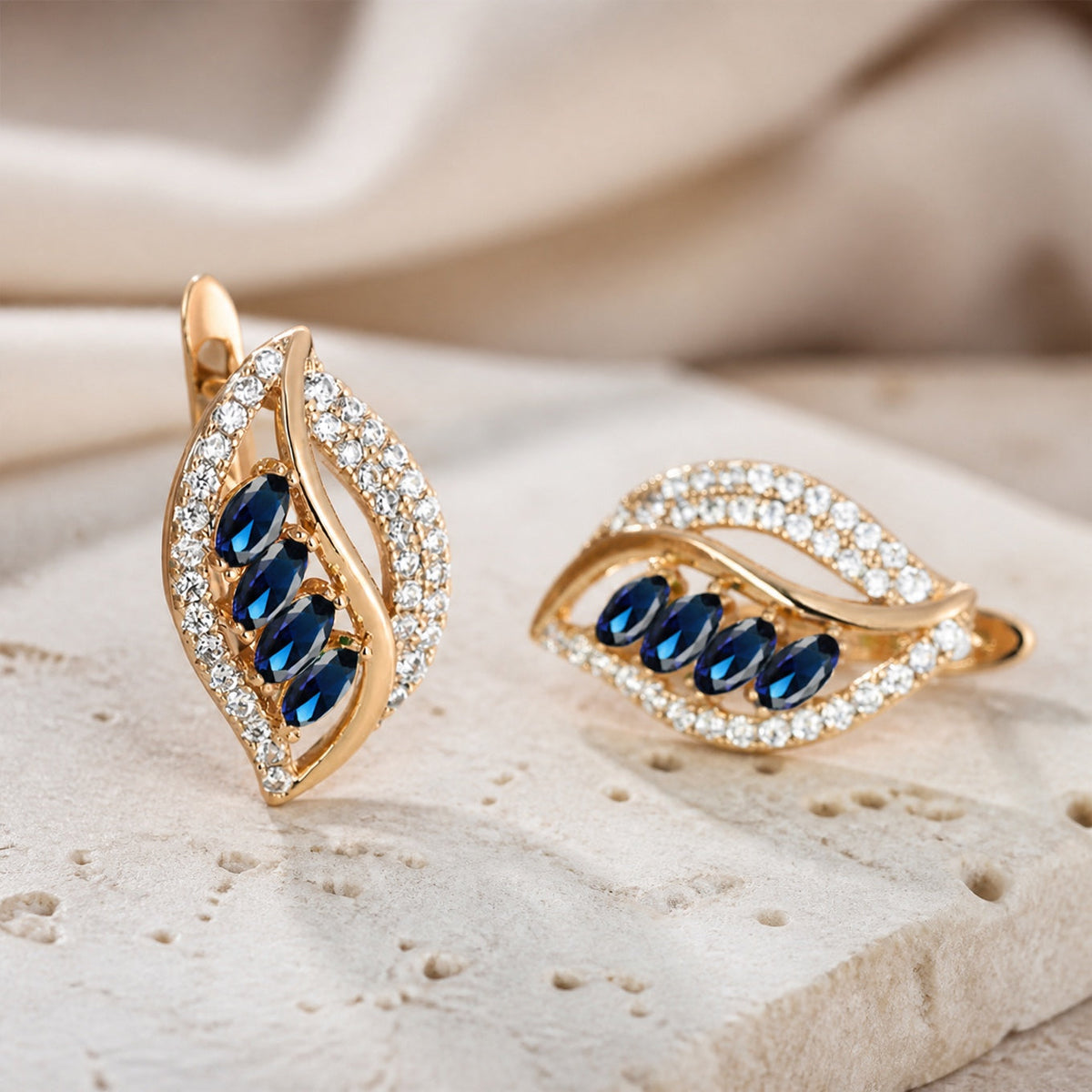 Pendientes Isola Caelurelle en dorado – imagen 2