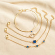 Set de pulseras de zafiro con corazones dorados – imagen 3