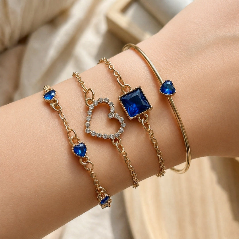 Set de pulseras de zafiro con corazones dorados