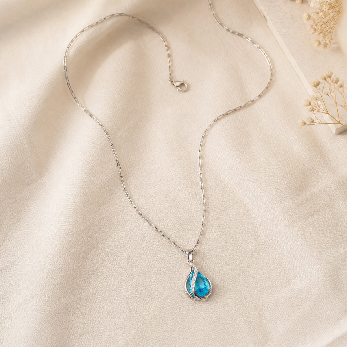 Collar elegante Celestine Vireaux – imagen 2