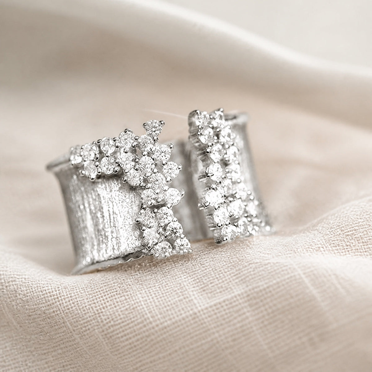 Anillo ancho de circonita lujoso – imagen 2