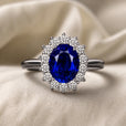 Anillo halo clásico de zafiro