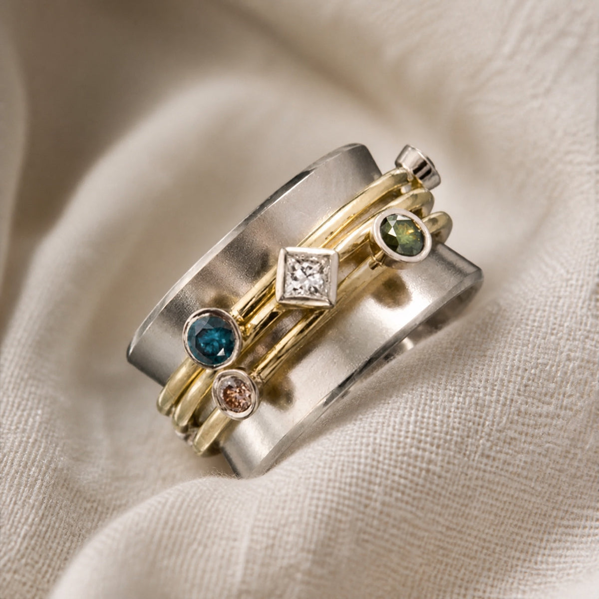 Anillo punk fino y exquisito