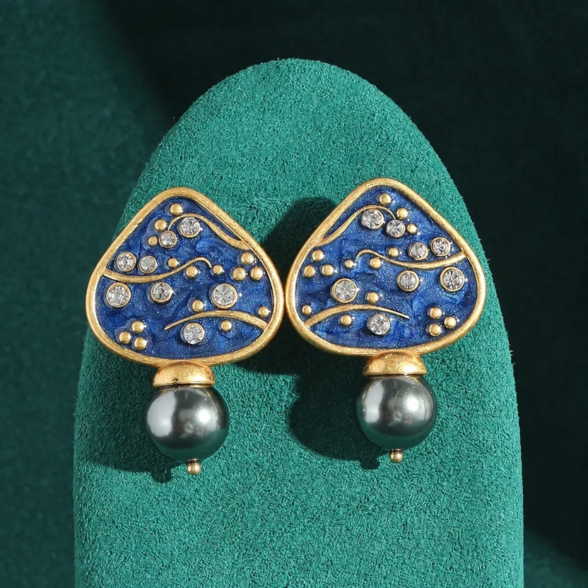 Sofisticados pendientes de esmalte con perla y forma de seta