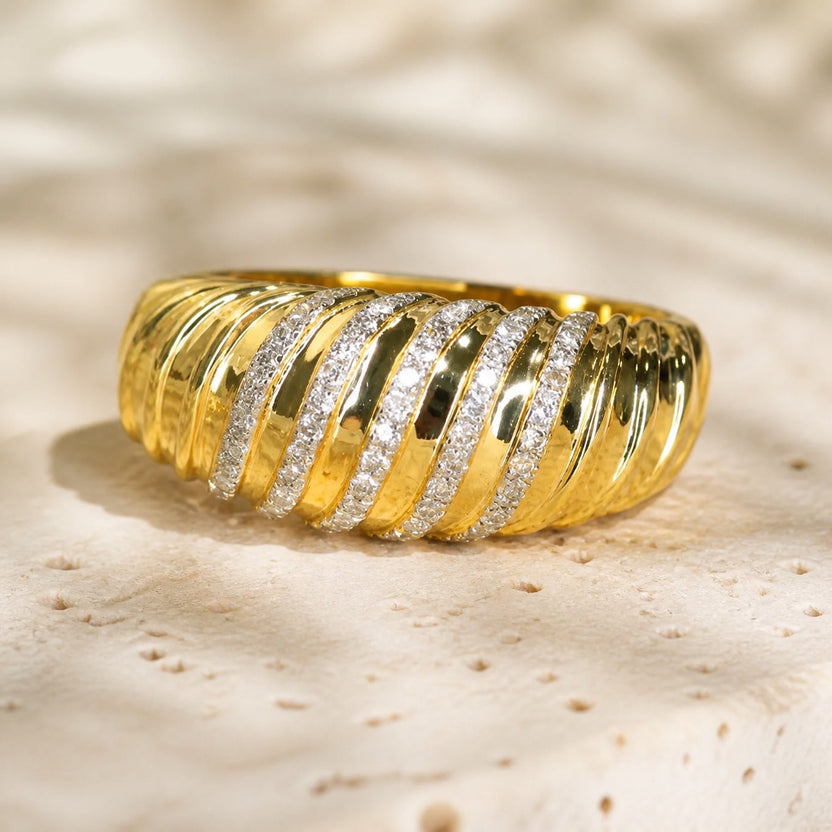 Anillo de oro Elite con circonita en espiral
