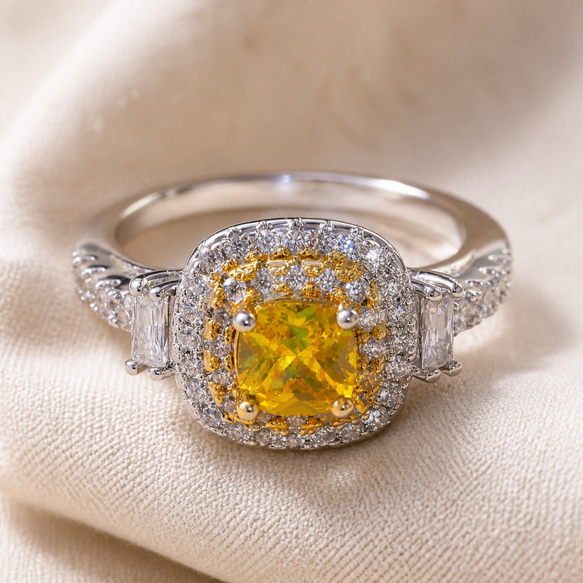 Anillo deslumbrante de circonita amarilla