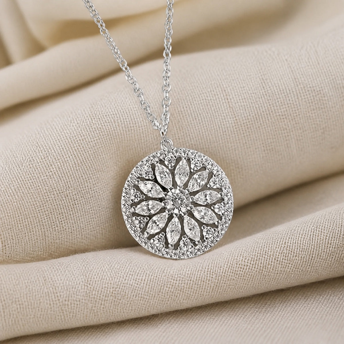 Collar de girasol con circonitas – imagen 2