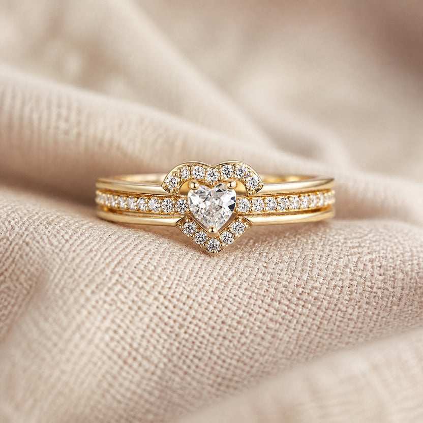 Anillo opulento de corazón con circonita