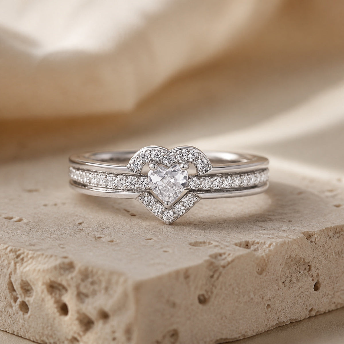 Anillo opulento de corazón con circonita – imagen 2