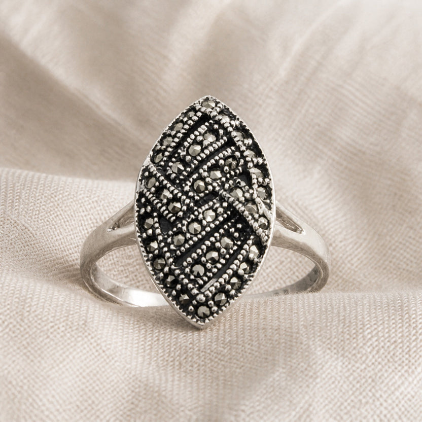 Anillo vintage ovalado de plata