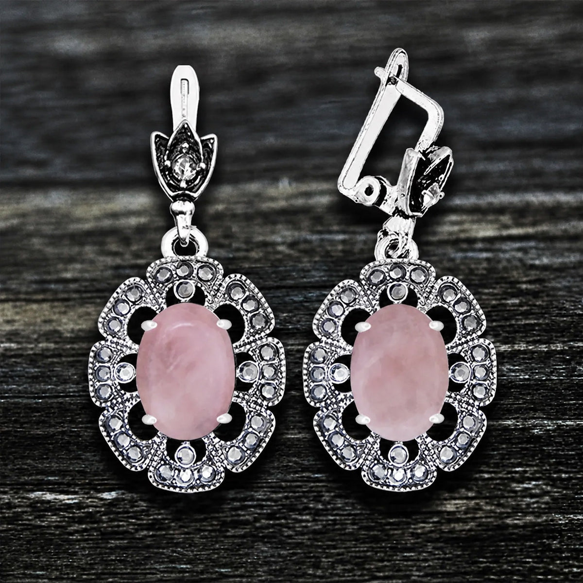Pendientes antiguos de perla ovalada en forma de pétalo – imagen 3