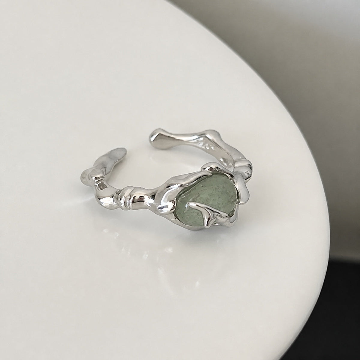 Anillo irregular de jade de lava líquida