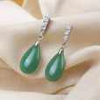 Pendientes de jade en gota brillantes