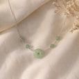 Collar de cuentas con colgante de jade en forma de donut