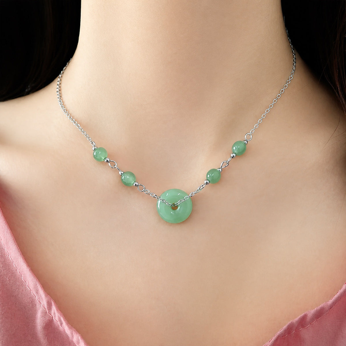 Collar de cuentas con colgante de jade en forma de donut – imagen 2