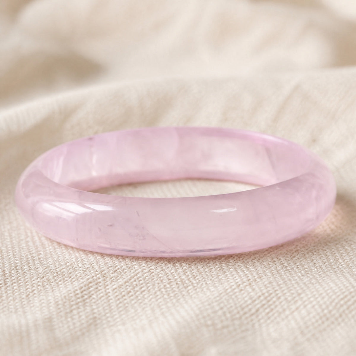 Brazalete rígido de jade rosa pulido