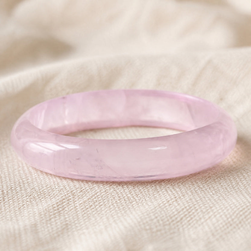 Brazalete rígido de jade rosa pulido