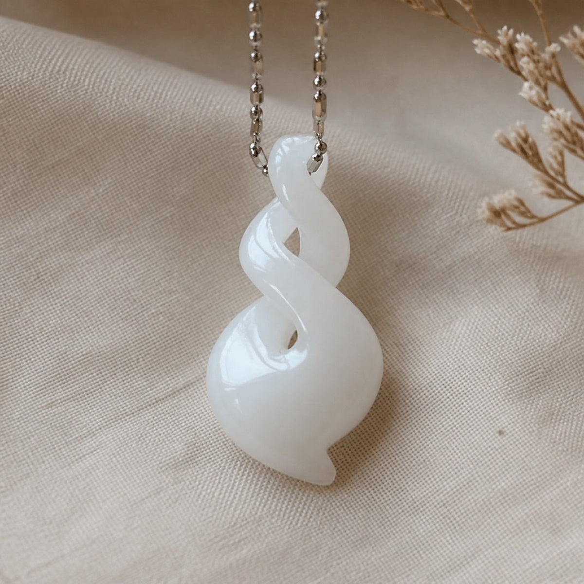 Colgante de jade tallado en espiral – imagen 2