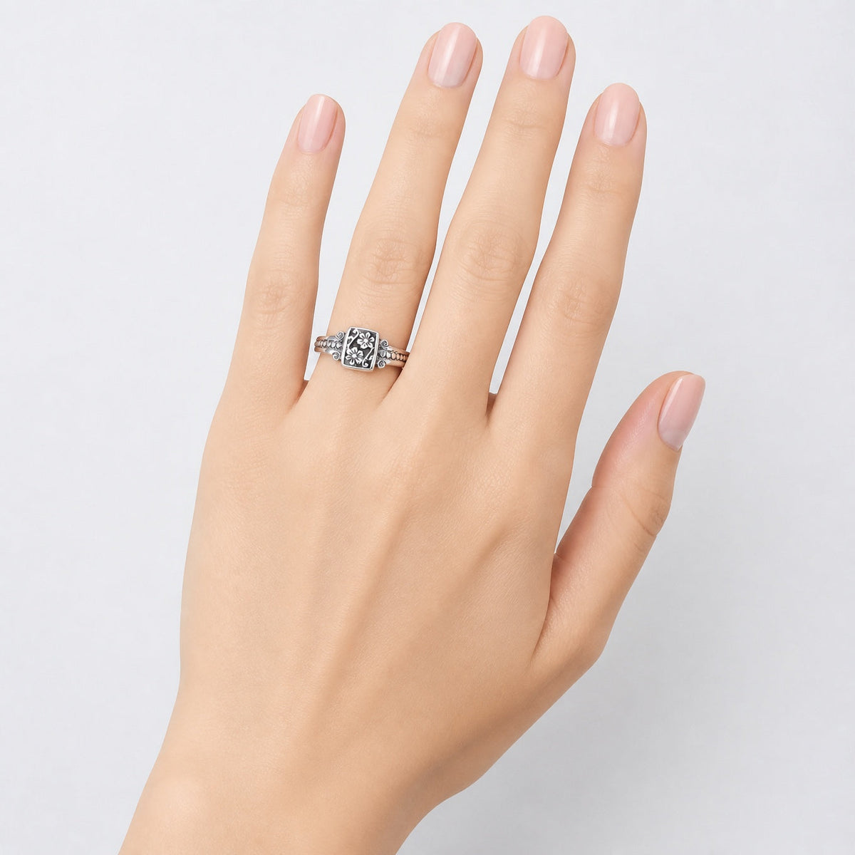 Anillo floral bohemio refinado – imagen 2